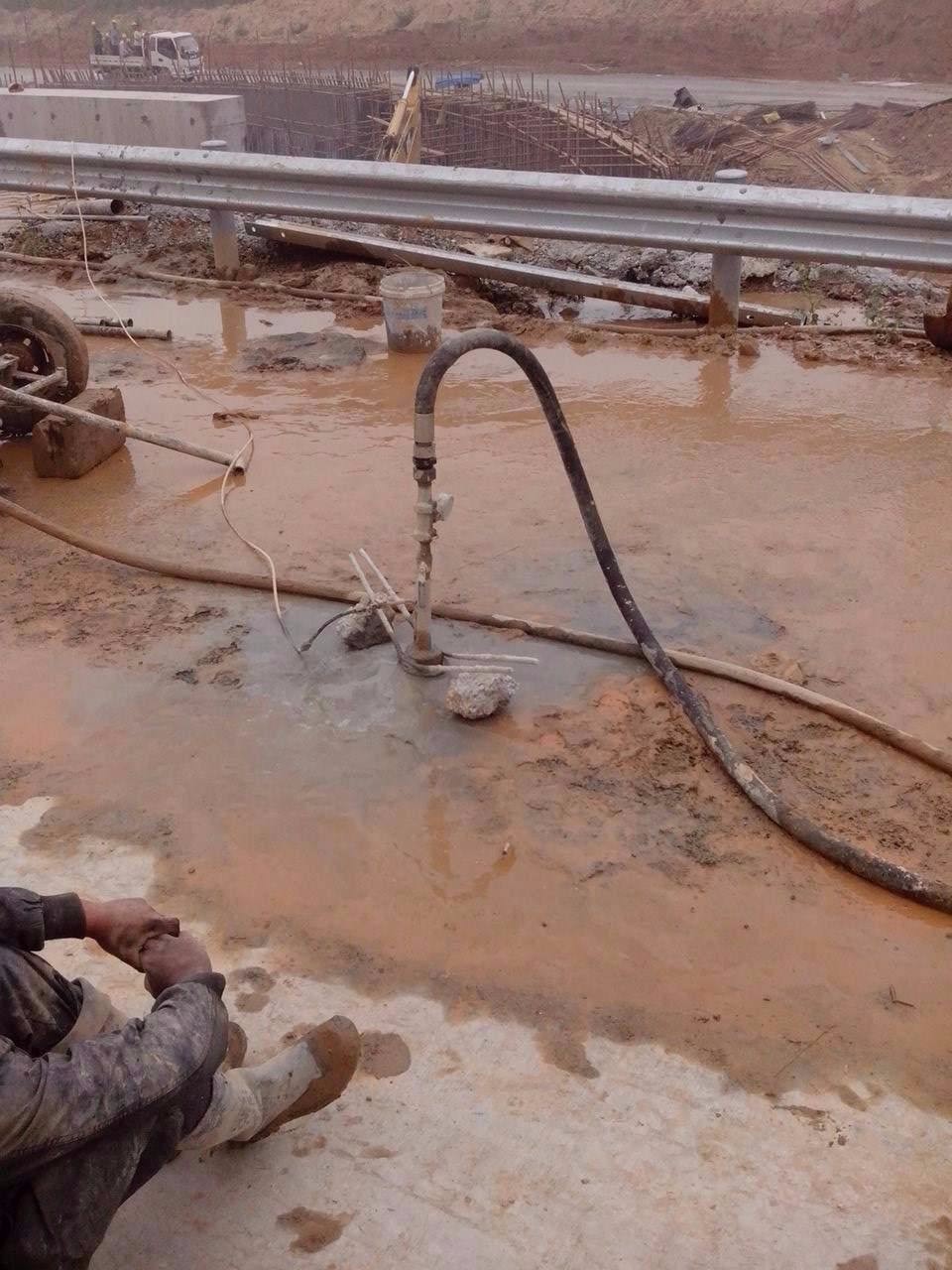 嘉鱼路基压密注浆